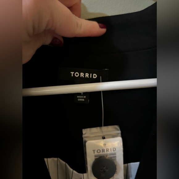 NWT Torrid women's black light weight ponte blazer front button size 1X - Picture 3 of 6